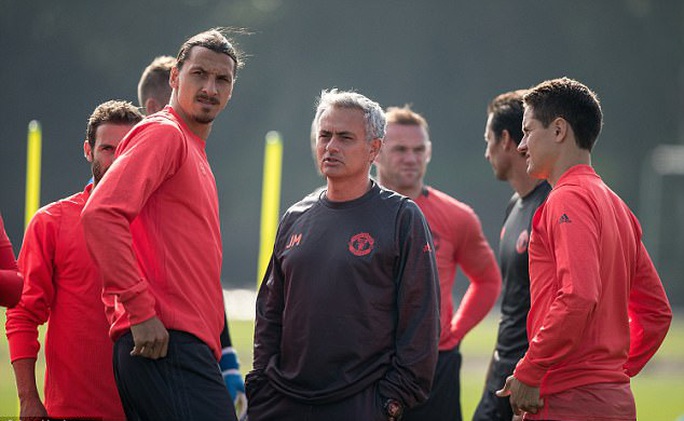M.U đàm phán tái hợp với Ibrahimovic - Ảnh 1.