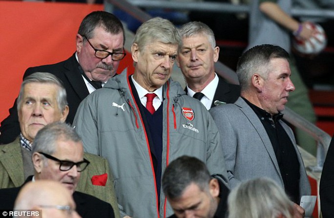 HLV Wenger sẽ ngồi xa CĐV Chelsea ở đại chiến tối 4-2
