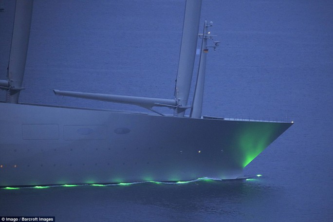 
Sailing Yatch A sử dụng hệ thống điều khiển kỹ thuật số công nghệ cao vận hành bằng cảm biến.
