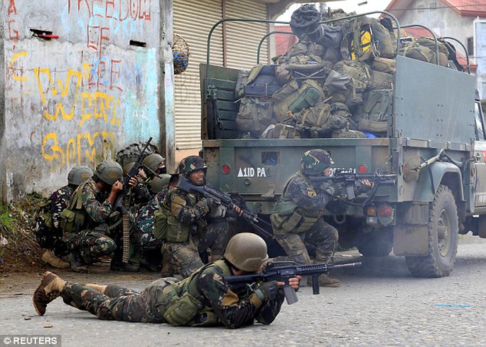 Vụ khủng bố Philippines: Phát hiện nhiều tay súng láng giềng - Ảnh 6.