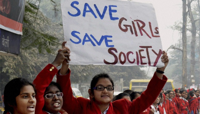 Ấn Độ: Thiếu nữ bị cưỡng hiếp tập thể, ném khỏi tàu - Ảnh 1.