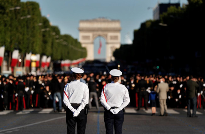 Cận cảnh lễ duyệt binh hoành tráng tại Pháp - Ảnh 5.