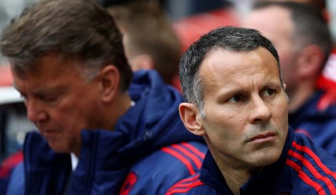 Neville và Giggs cùng tranh ghế nóng Everton - Ảnh 2.