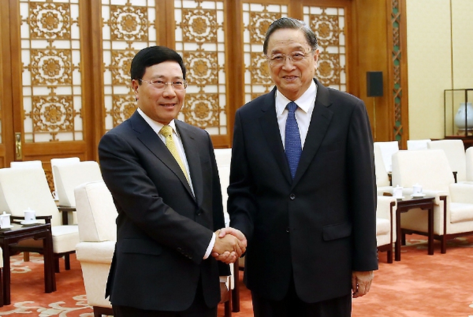 
Phó Thủ tướng Phạm Bình Minh hội kiến với Ủy viên thường vụ Bộ Chính trị, Chủ tịch Hội nghị hiệp thương chính trị toàn quốc Trung Quốc Du Chính Thanh
