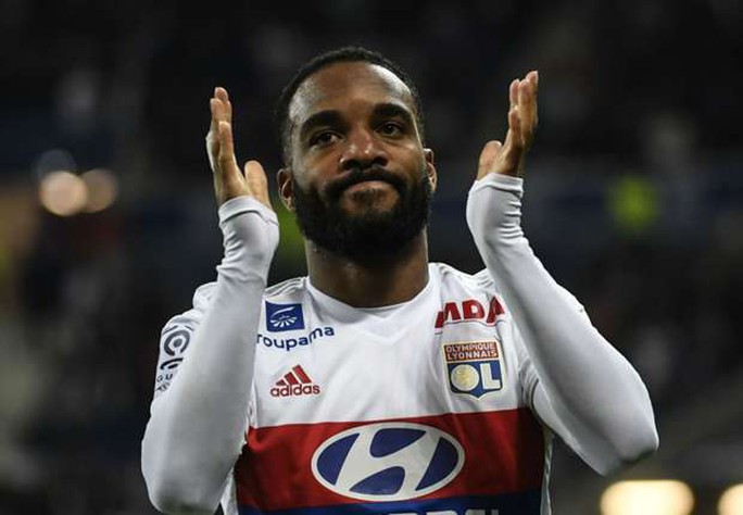 Arsenal lập kỷ lục chuyển nhượng với Lacazette  - Ảnh 1.