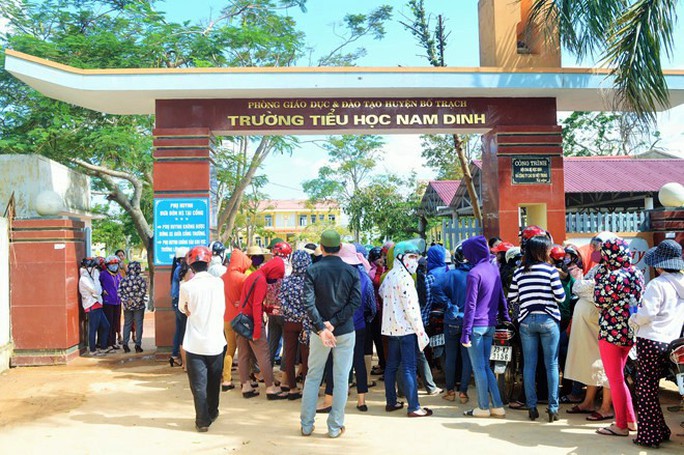 Lách luật để lạm thu, nữ hiệu trưởng bị kỷ luật chuyển công tác - Ảnh 1.