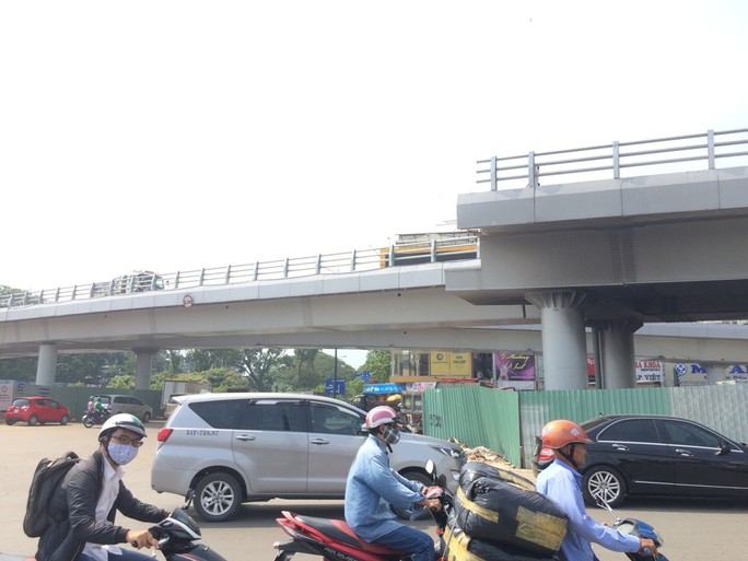Thêm 1 cầu vượt thép cứu khu vực sân bay Tân Sơn Nhất - Ảnh 2.