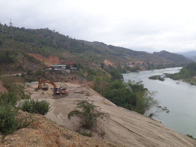 
Một điểm khai thác cát trái phép trên sông Lam, tỉnh Nghệ An - Ảnh: ĐỨC NGỌC
