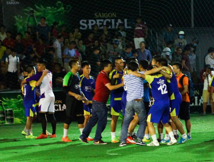 Giải bóng đá mini phong trào toàn quốc - Cúp Bia Sài Gòn 2017: CLB Đinh Gia vô địch chặng 3 - Ảnh 1.