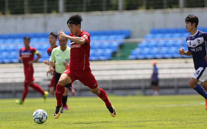 
Đức Chinh (phải) lập cú đúp giúp U23 Việt Nam thắng đậm Mokpo City 4-1
