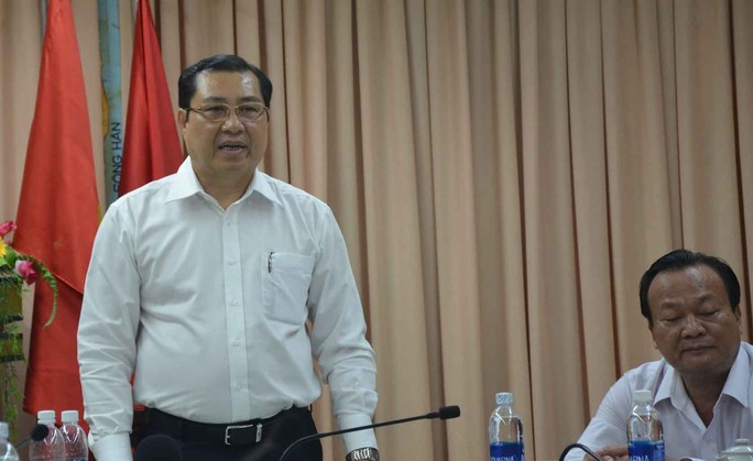 Chủ tịch Huỳnh Đức Thơ thưởng nóng cho lực lượng công an - Ảnh 1.