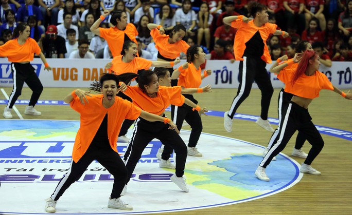nu sinh nhay dance