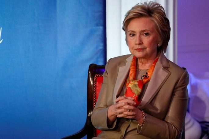 
Bà Clinton hôm 2-5 cho rằng ông Trump dùng mạng xã hội quá nhiều. Ảnh: Reuters
