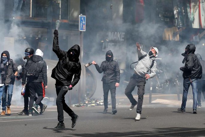 Pháp: Giới trẻ trút giận lên cả 2 ứng viên tổng thống - Ảnh 1.