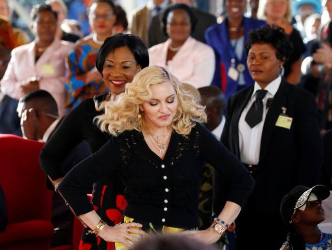 Madonna chính thức khai trương bệnh viện nhi - Ảnh 1.