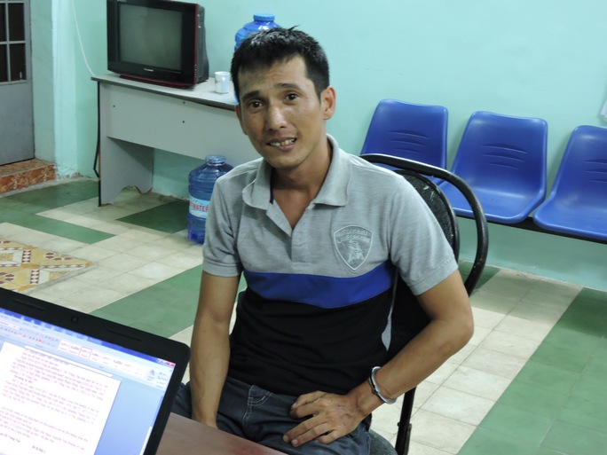
Phạm Hồng Thái tại cơ quan công an
