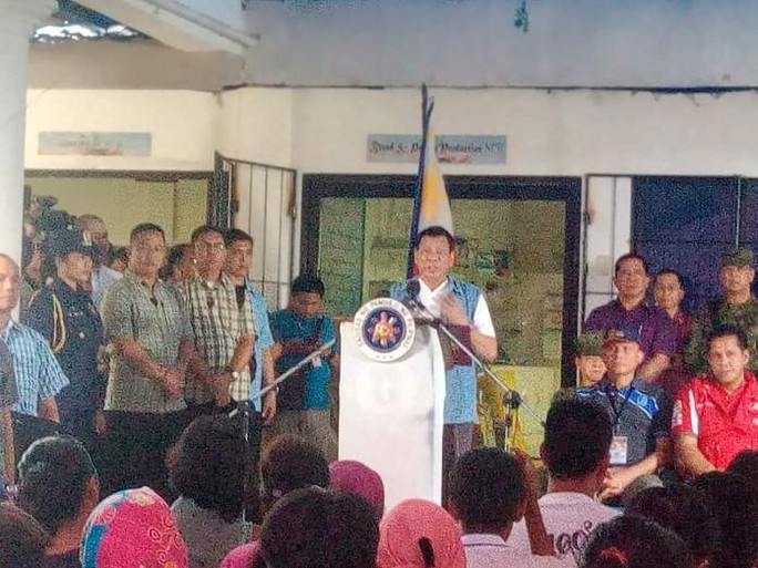 Khi Tổng thống Duterte xin lỗi - Ảnh 1.