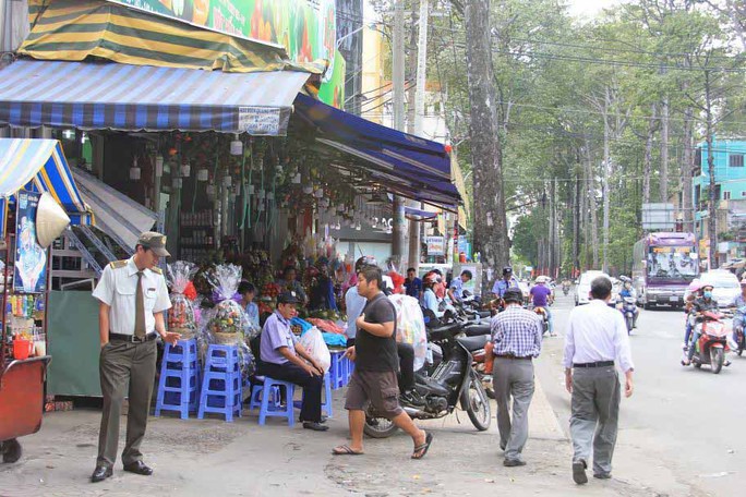 Một cửa hàng lấn chiếm vỉa hè trên đường An Dương Vương, phường 8, quận 5, TP HCMẢnh: Sỹ Đông