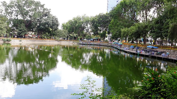Chống ngập Tân Sơn Nhất bằng hồ cảnh quan - Ảnh 1.