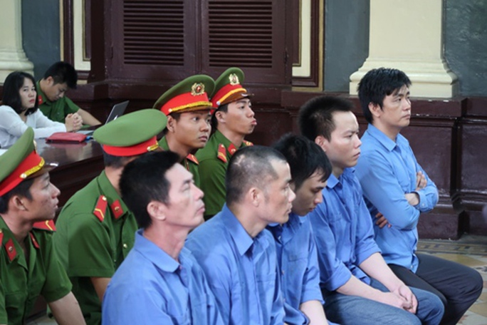 Xét xử băng giang hồ làm loạn Bến xe Miền Đông - Ảnh 1. Xét xử băng giang hồ làm loạn Bến xe Miền Đông - Ảnh 1.