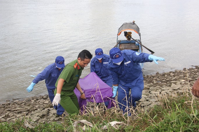 Phát hiện thi thể cô gái trẻ nổi trên sông Sài Gòn - Ảnh 1.