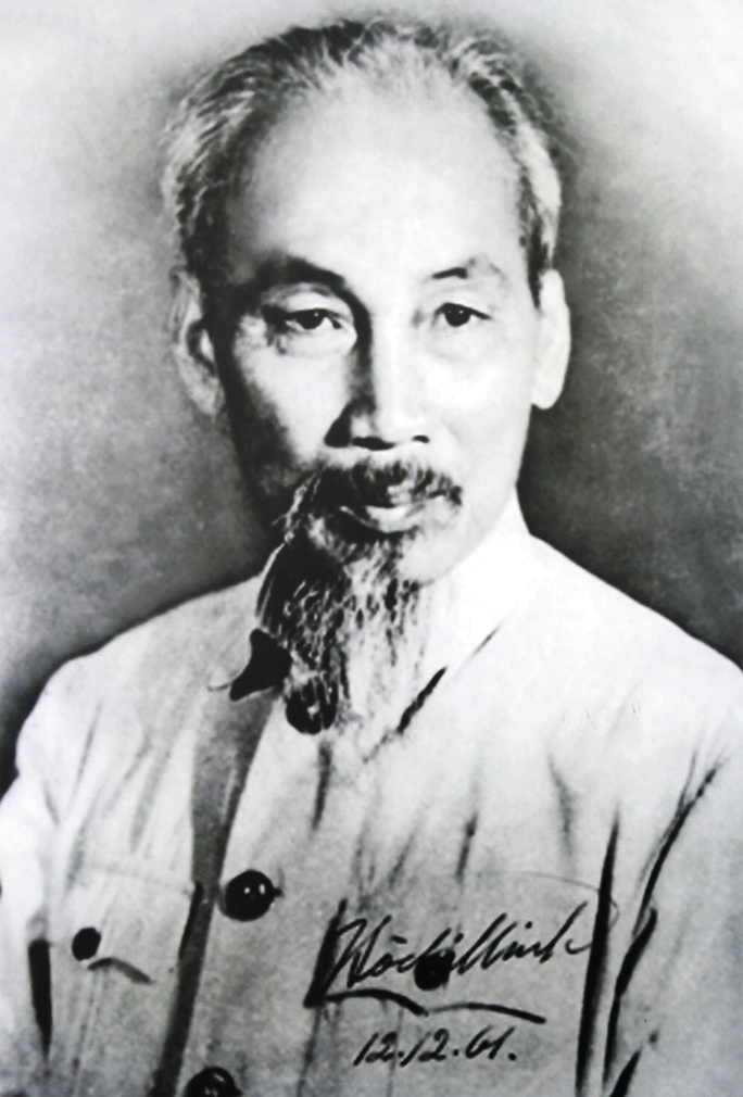 Chân dung và bút tích của Chủ tịch Hồ Chính Minh tặng Thanh Hóa nhân chuyến thăm tỉnh này lần thứ 4 ngày 12-12-1961