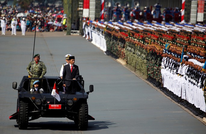 Tổng thống Indonesia đi bộ hơn 2 km vì kẹt xe - Ảnh 3.