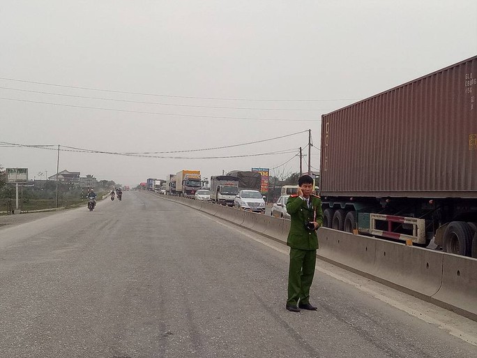 
Vụ tai nạn chết người làm ùn tắc giao thông trên Quốc lộ 1, đoạn qua địa phận xã Vượng Lộc
