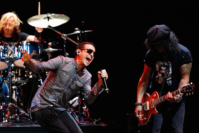Sao sốc vì giọng ca chính nhóm Linkin Park tự tử - Ảnh 2.