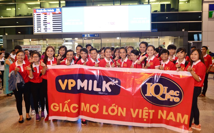 Ngày về rạng ngời của tuyển bóng đá nữ Việt Nam - Ảnh 8.