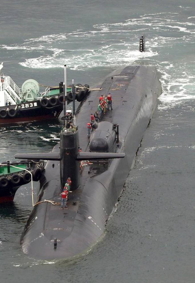 
Tàu ngầm USS Michigan của Mỹ đã đáp cảng Hàn Quốc. Ảnh: AP
