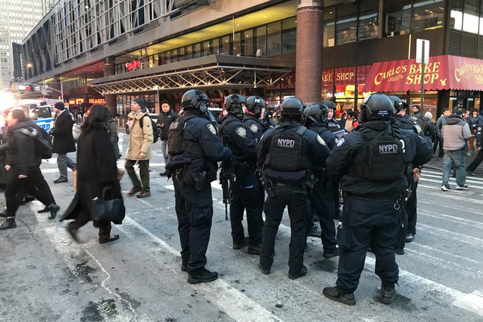 Nổ lớn ở New York, người dân cuống cuồng sơ tán - Ảnh 4.