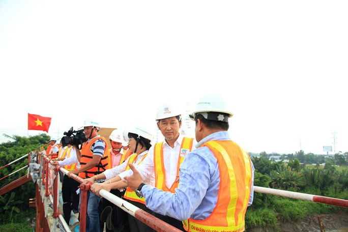 TP quyết liệt đòi mặt bằng cho dự án 10.000 tỉ đồng - Ảnh 1.