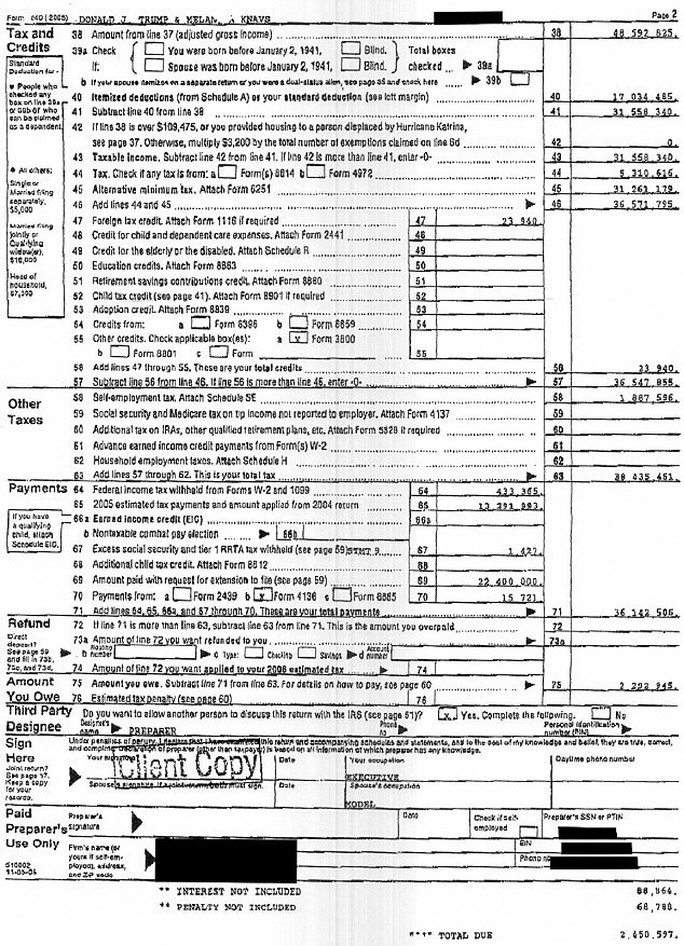 
Hai tờ khai thuế năm 2005 của ông Trump mà kênh MSNBC công bố
