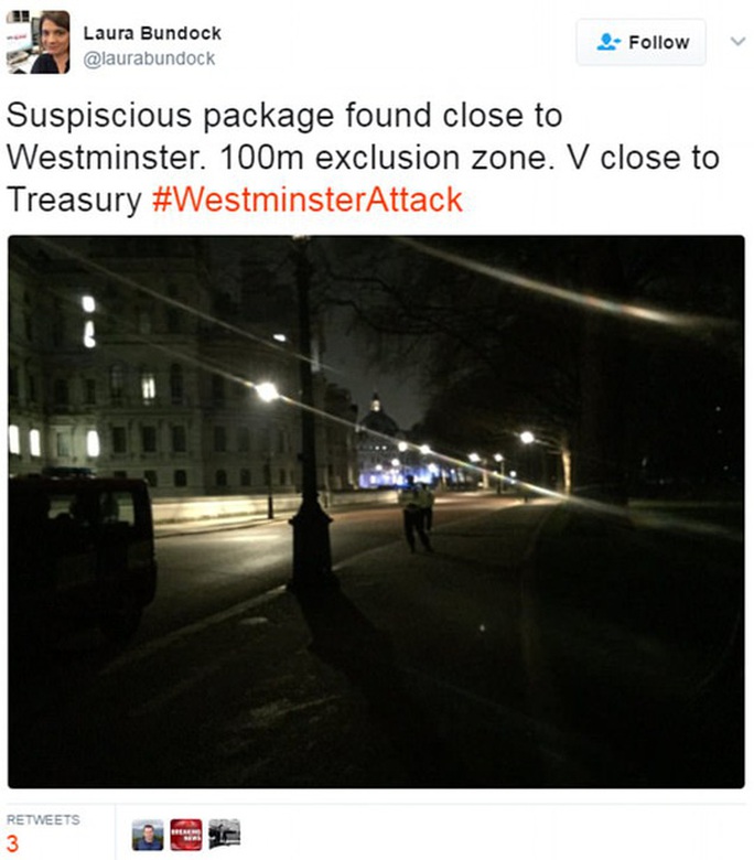 Phóng viên Laura Bundock của Sky News viết trên Twitter rằng có một tiếng nổ rất lớn gần hàng rào an ninh, nơi phát hiện gói đồ đáng ngờ. Ảnh: TWITTER