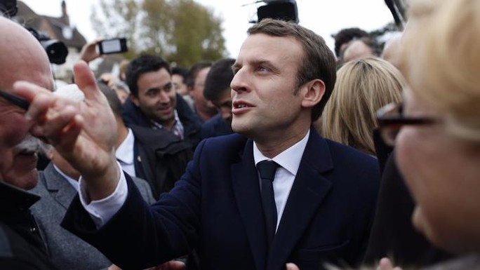 
Ông Emmanuel Macron rời điểm bỏ phiếu ở Le Touquet ngày 23-4. Ảnh: EPA
