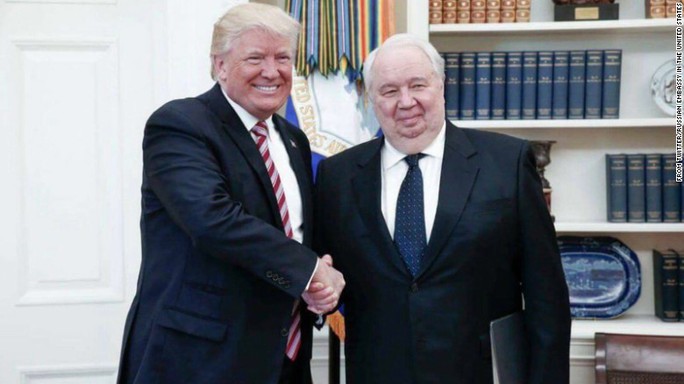 Vừa “trảm” sếp FBI, ông Trump gặp quan chức Nga - Ảnh 2.