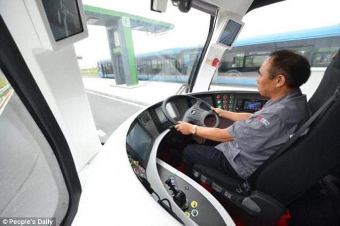 Trung Quốc ra mắt xe “3 trong 1” không cần đường ray - Ảnh 2.