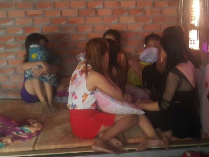 Hàng chục cô gái bị đưa vào “tổ quỷ” ở Đồng Nai - Ảnh 1.