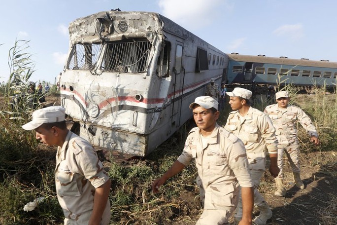 Ai Cập: Tàu hỏa đâm nhau, hơn 100 người thương vong - Ảnh 2.