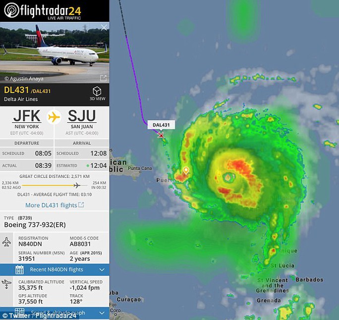 Phi công liều lĩnh lái máy bay xuyên bão Irma - Ảnh 1.