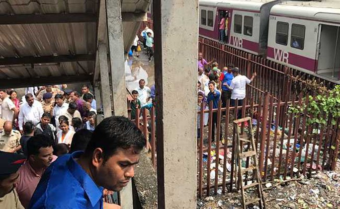 Giẫm đạp thảm khốc tại Ấn Độ, 22 người thiệt mạng - Ảnh 2.
