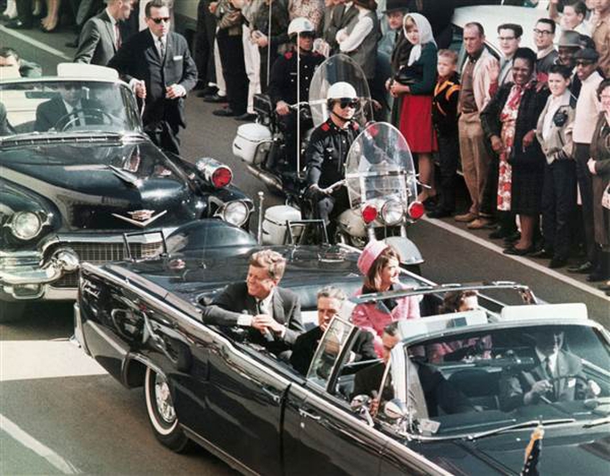 Tại sao ông Donald Trump giữ lại hơn 200 tài liệu vụ ám sát Kennedy? - Ảnh 1.