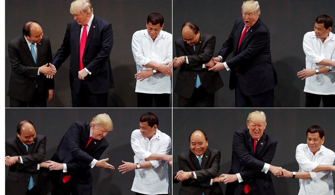 Tổng thống Mỹ Donald Trump lúng túng khi bắt tay chéo - Ảnh 2.
