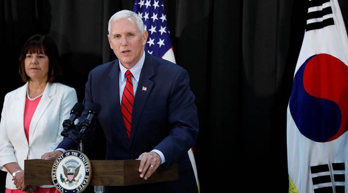 
Phó Tổng thống Mỹ Mike Pence phát biểu tại một căn sứ quân sự ở Hàn Quốc ngày 16-4. Ảnh: REUTERS
