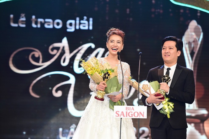 
Cặp đôi Trường Giang- Nhã Phương nhận Giải Nam- Nữ diễn viên điện ảnh, phim truyền hình được yêu thích nhất
