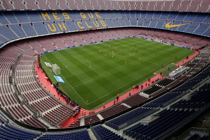 Barcelona rao bán tên sân Nou Camp, dùng tiền làm việc nghĩa - Ảnh 1. Barcelona rao bán tên sân Nou Camp, dùng tiền làm việc nghĩa - Ảnh 1.