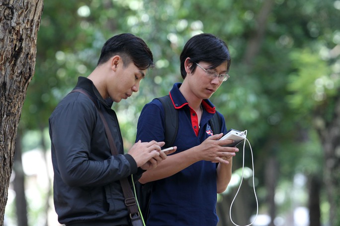 Nghi smartphone Trung Quốc có đường lưỡi bò bán tại Việt Nam - Ảnh 1.