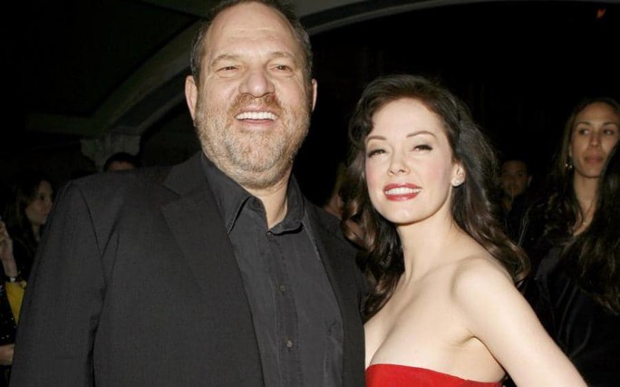 Người đẹp tố Harvey Weinstein cưỡng hiếp bị phanh phui lệnh bắt giữ - Ảnh 2.
