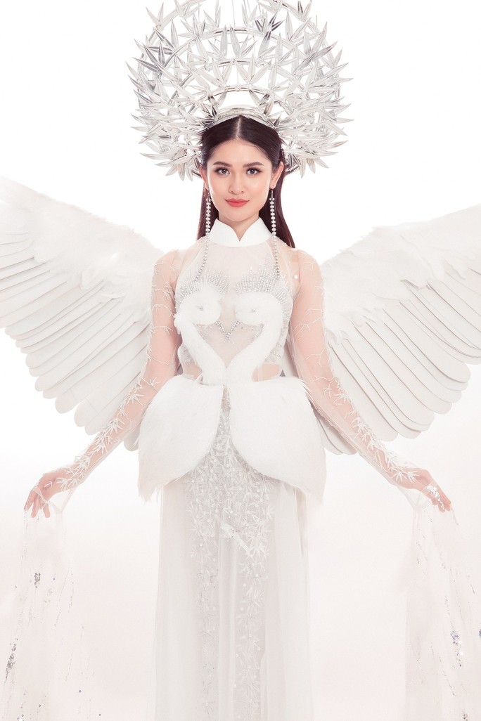 Trang phục dân tộc gây choáng của Thùy Dung ở Hoa hậu quốc tế 2017  - Ảnh 1.
